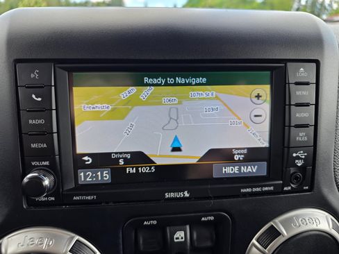 Used 2018 Jeep Wrangler Unlimited Sahara w/ Connectivity Group AWD/4WD image 14