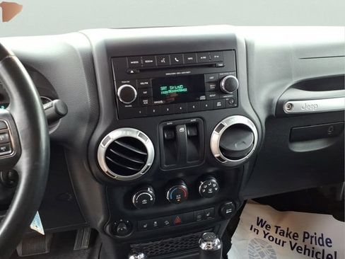 Used 2013 Jeep Wrangler Sahara w/ Connectivity Group AWD/4WD image 12