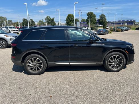 Used 2024 Lincoln Corsair AWD w/ Equipment Group 101A image 8