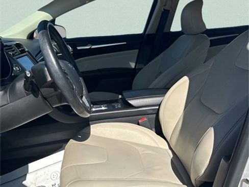 Used 2018 Ford Fusion Titanium image 11