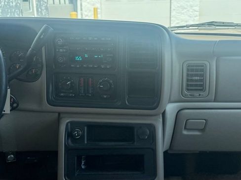 Used 2003 Chevrolet Suburban LS w/ LS Preferred Equipment Group AWD/4WD image 12