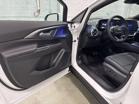 New 2026 Chevrolet Equinox EV LT image 12