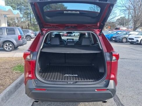 Used 2021 Toyota RAV4 XLE Premium image 6