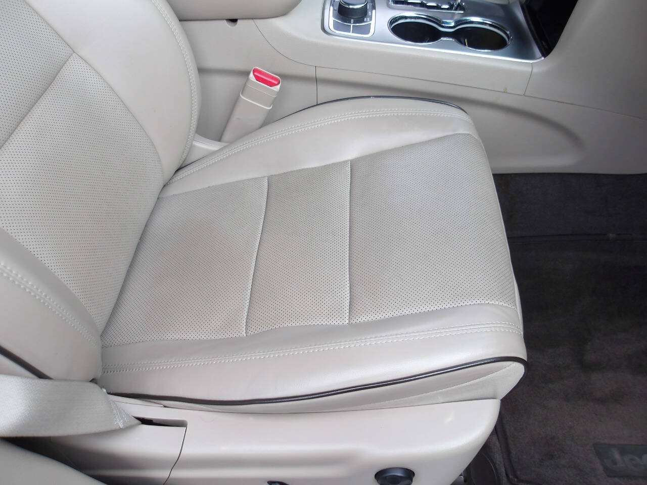 Used 2011 Jeep Grand Cherokee Overland AWD/4WD image 23