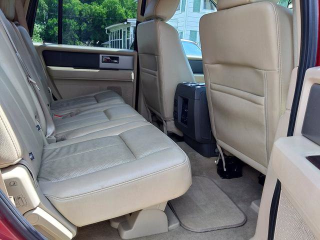 Used 2014 Ford Expedition XLT w/ Equipment Group 202A AWD/4WD image 17