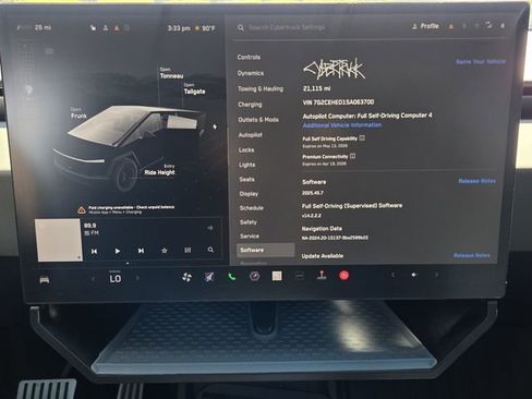Used 2025 Tesla Cybertruck AWD Crew Cab image 13