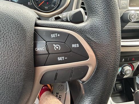 Used 2015 Jeep Cherokee Sport w/ Sport Appearance Group AWD/4WD image 19
