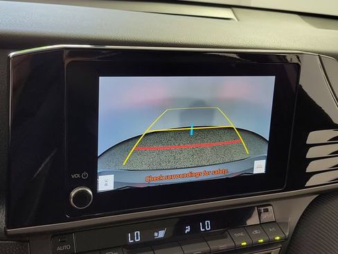 Used 2025 Toyota Camry SE w/ Convenience Package FWD image 30