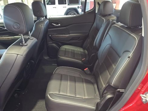 Used 2023 GMC Acadia Denali w/ Denali Ultimate Package AWD/4WD image 9
