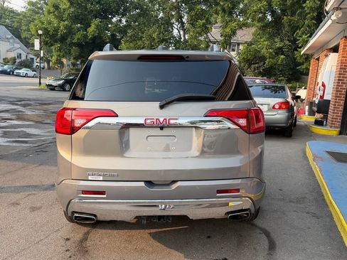 Used 2019 GMC Acadia Denali w/ Technology Package FWD image 4
