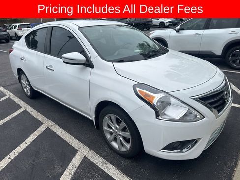 Used 2016 Nissan Versa FWD image 4