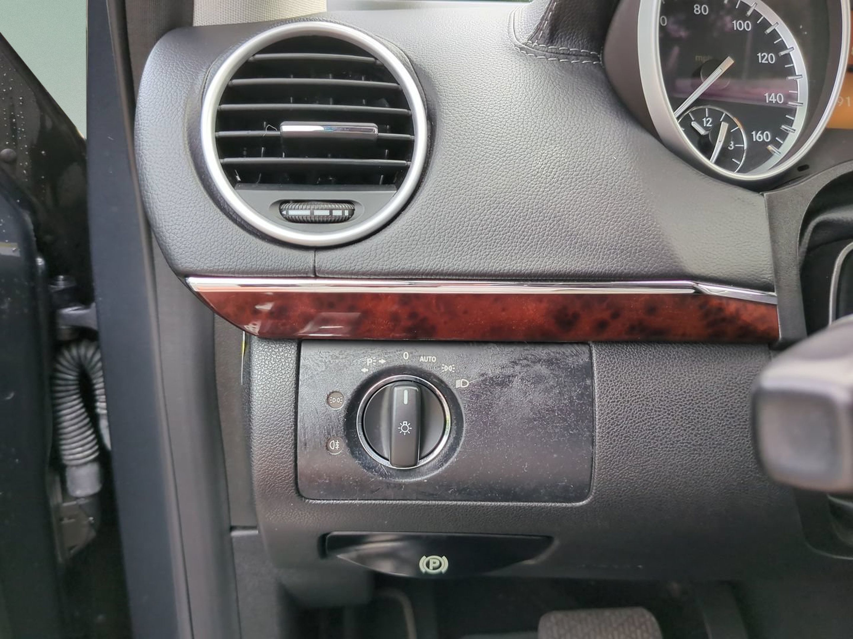 Used 2011 Mercedes-Benz GL 550 4MATIC image 14