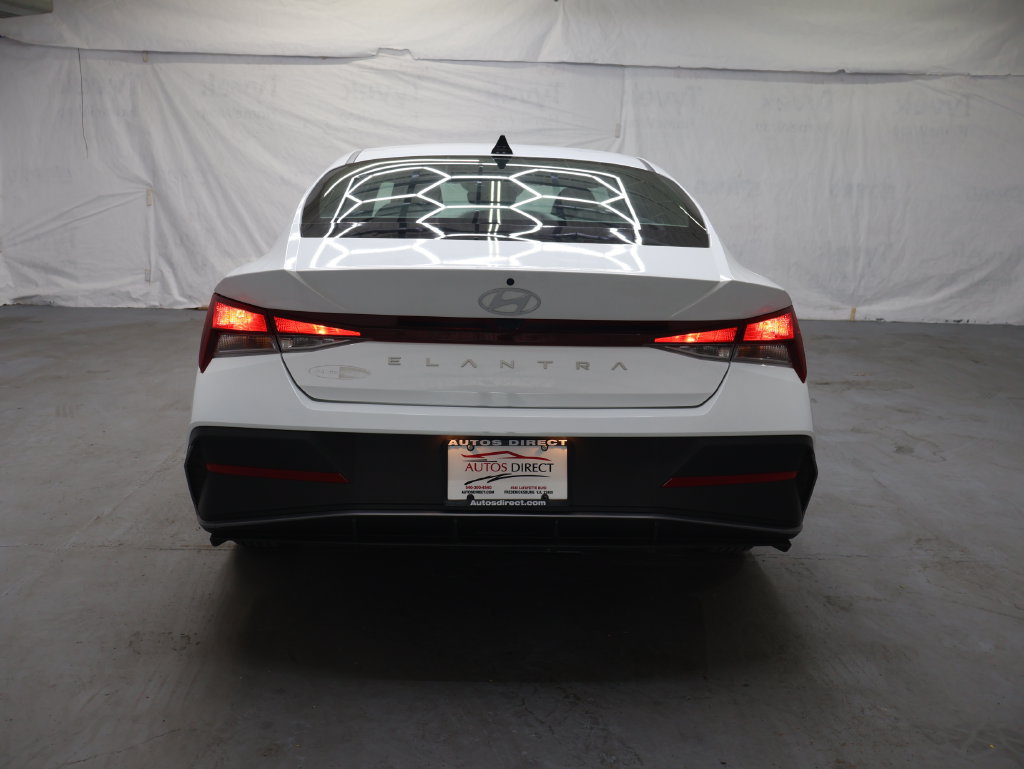Used 2026 Hyundai Elantra SE FWD image 6