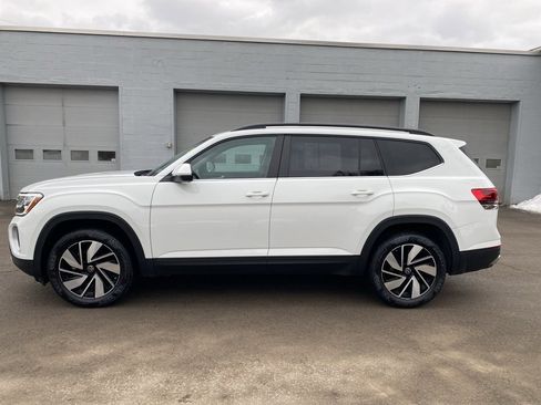 Used 2025 Volkswagen Atlas SE image 6