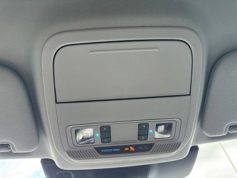 Used 2020 Ford Explorer XLT w/ Equipment Group 202A AWD/4WD image 18