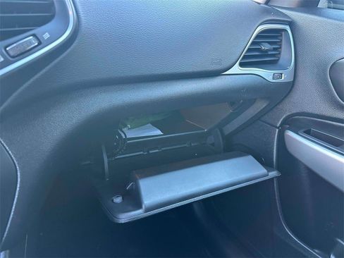 Used 2022 Jeep Cherokee Latitude w/ Trailer Tow Group image 34