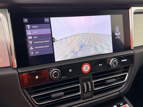 Certified 2026 Porsche Macan AWD/4WD image 25