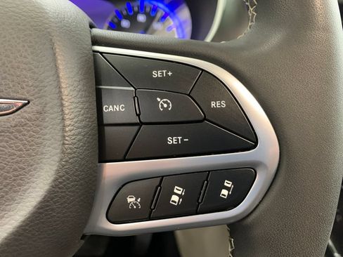 Used 2022 Chrysler Pacifica Touring-L FWD image 13