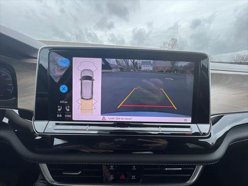 Used 2025 Volkswagen Atlas SE AWD/4WD image 17