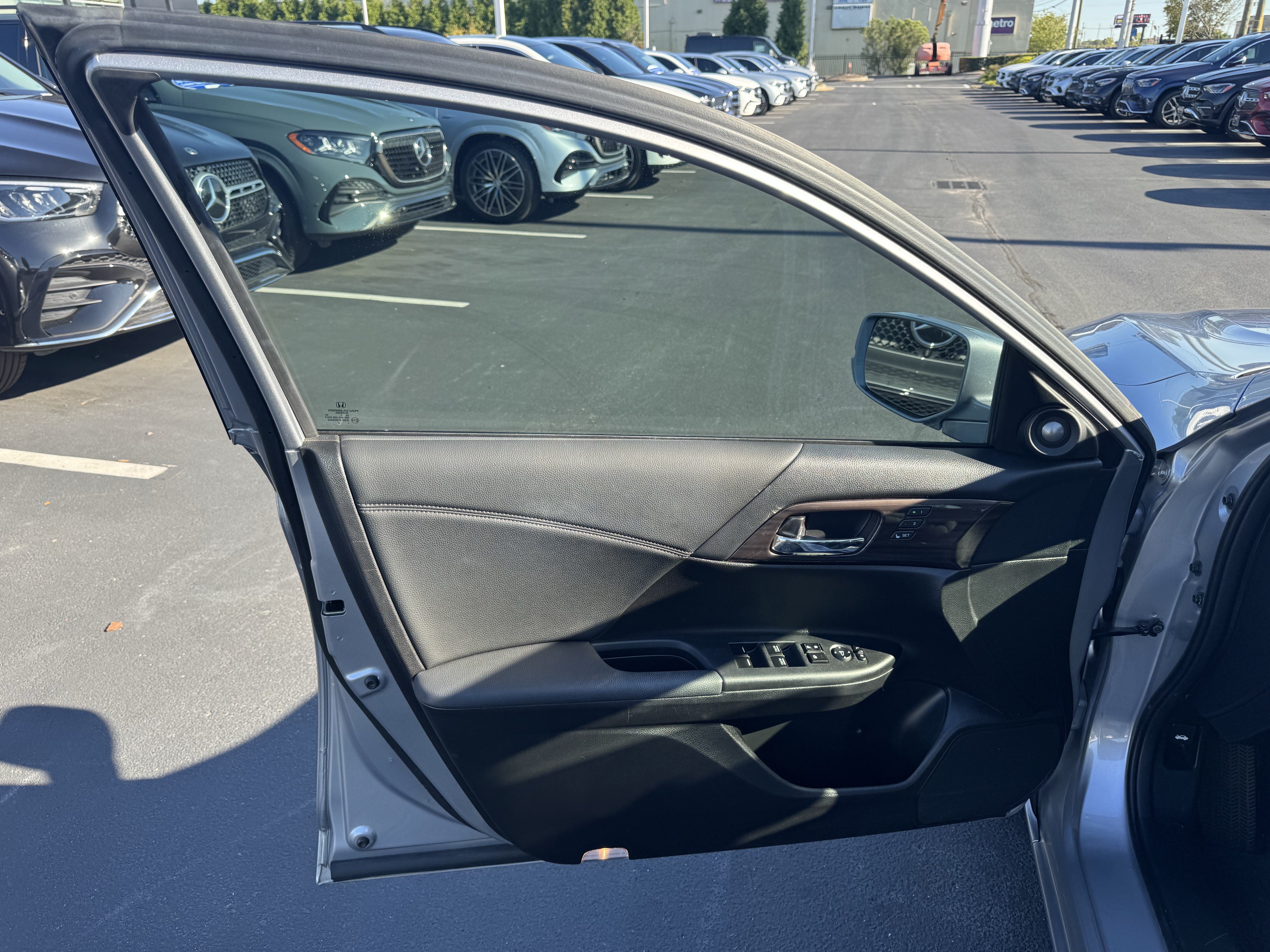 Used 2017 Honda Accord EX-L image 19