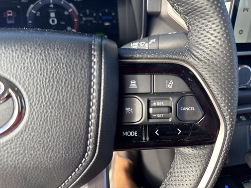 Used 2024 Toyota Tundra Limited image 25