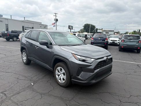Used 2024 Toyota RAV4 LE AWD/4WD image 4
