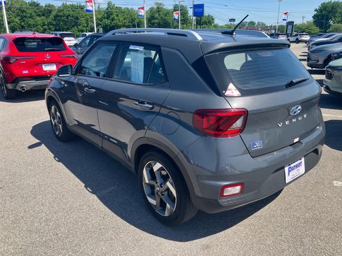 Used 2025 Hyundai Venue SEL FWD image 5