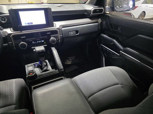 Used 2025 Toyota 4Runner SR5 AWD/4WD image 18