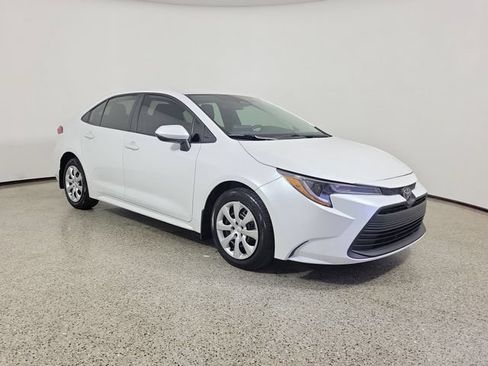 Used 2026 Toyota Corolla LE FWD image 4