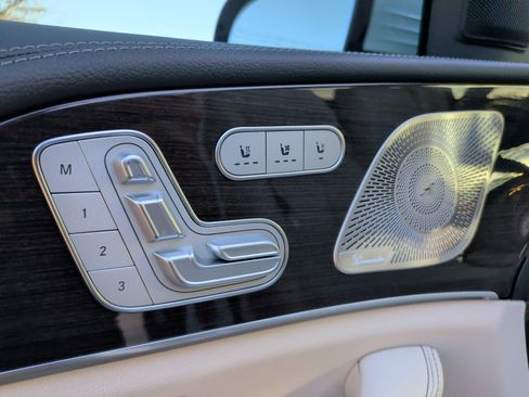 Used 2025 Mercedes-Benz GLS 450 4MATIC image 32