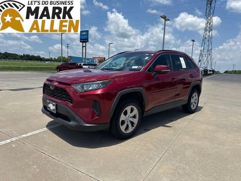 Used 2019 Toyota RAV4 LE AWD/4WD image 2