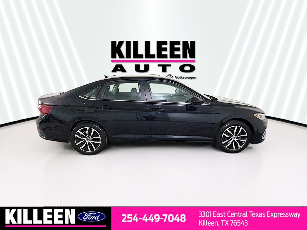 Used 2025 Volkswagen Jetta SE FWD image 9