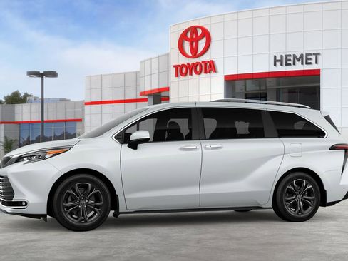 New 2026 Toyota Sienna Platinum image 5