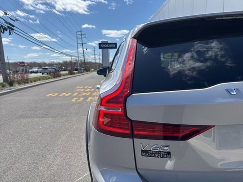 Certified 2025 Volvo V60 B5 Cross Country Plus AWD/4WD image 10