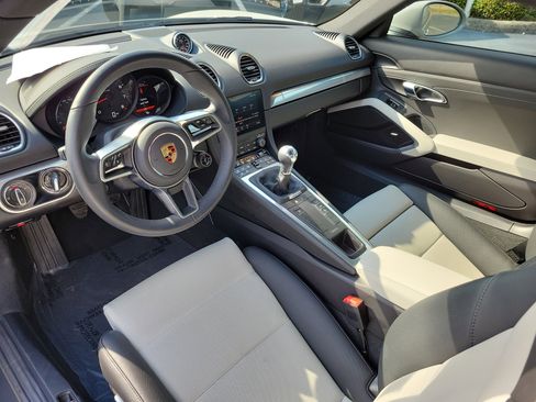 Used 2025 Porsche 718 Cayman image 18