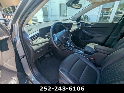 Used 2025 Buick Encore GX Avenir w/ Avenir Technology Package AWD/4WD image 12