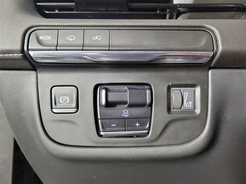 Certified 2022 Cadillac Escalade Premium Luxury w/ Performance Package image 32