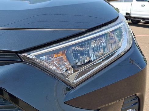 Used 2019 Toyota RAV4 XLE Premium w/ Cold Weather Package AWD/4WD image 9