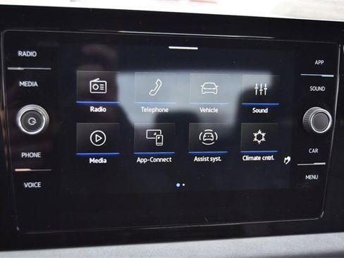 Certified 2025 Volkswagen Jetta SE w/ Sunroof Package image 14