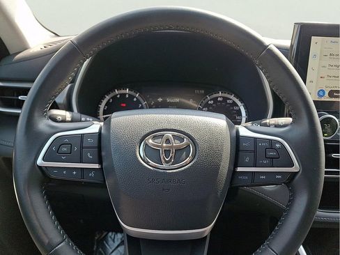 Used 2024 Toyota Highlander XLE AWD/4WD image 22