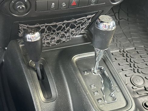Used 2018 Jeep Wrangler Unlimited Sahara AWD/4WD image 23