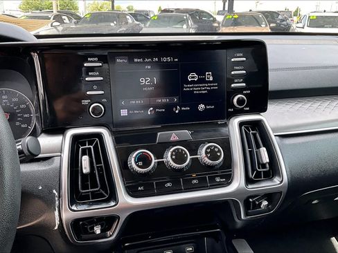 Used 2022 Kia Sorento LX FWD image 29