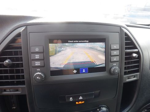 Used 2023 Mercedes-Benz Metris image 17