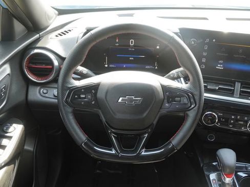 Used 2024 Chevrolet Trax RS w/ Sunroof Package FWD image 17