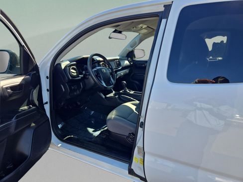 Used 2020 Toyota Tacoma SR image 19