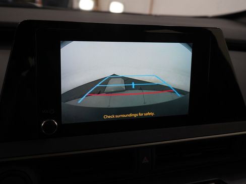 Used 2025 Toyota Prius LE image 19