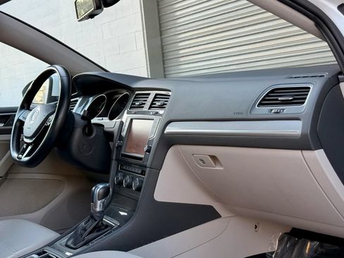 Used 2016 Volkswagen e-Golf SEL Premium FWD image 12