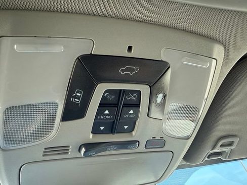 Used 2019 Toyota Sienna Limited Premium FWD image 7