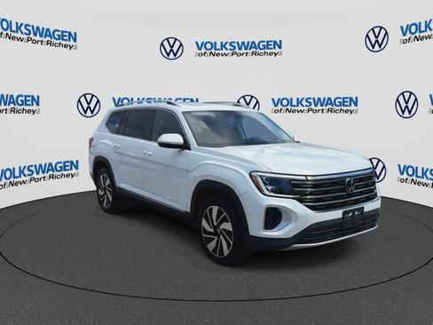 Used 2024 Volkswagen Atlas SEL AWD/4WD image 2
