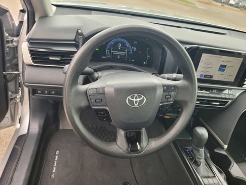 Used 2025 Toyota Camry LE FWD image 30